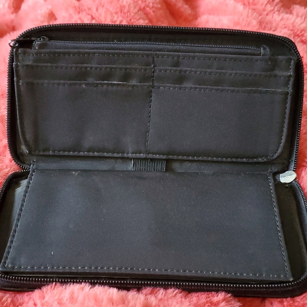 Classic Liz Claiborne zip-around wallet featuring a black croc-embossed exterior - Picture 7 of 9